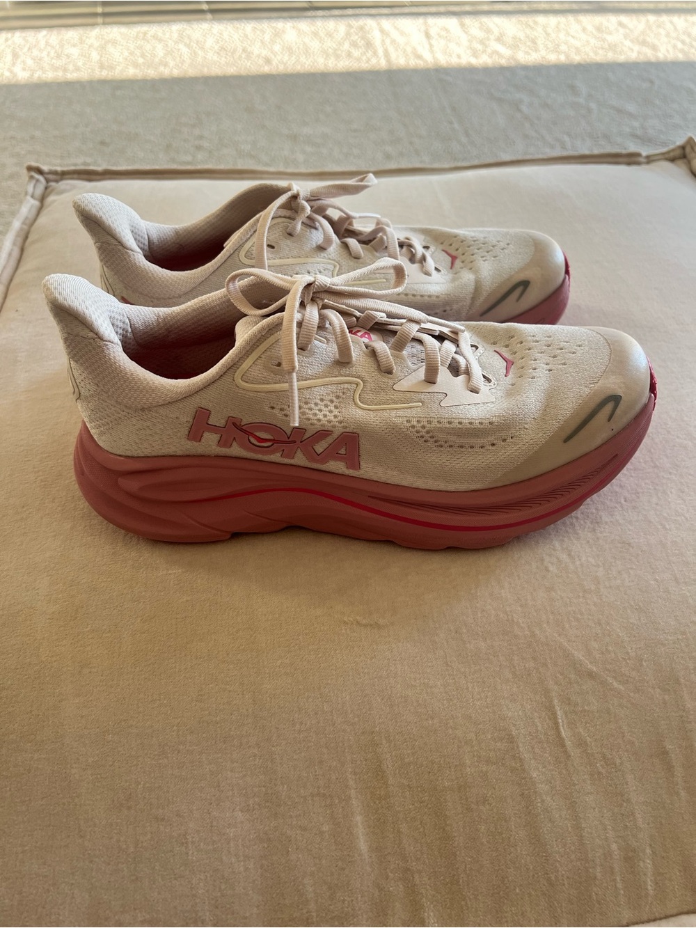 Hoka Clifton 10 - Like New - Picture 1 of 9